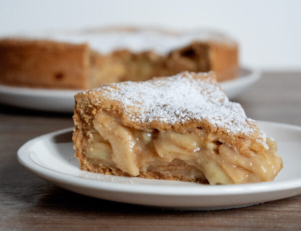 crostata di mele vegan con crema all'arancia