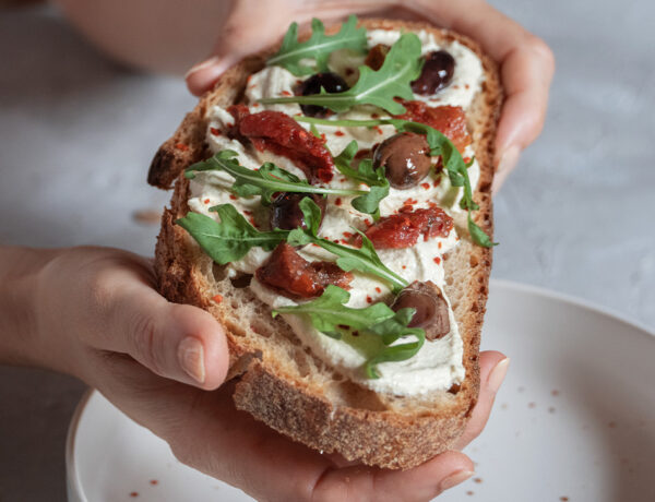 toast mediterraneo con crema di tofu